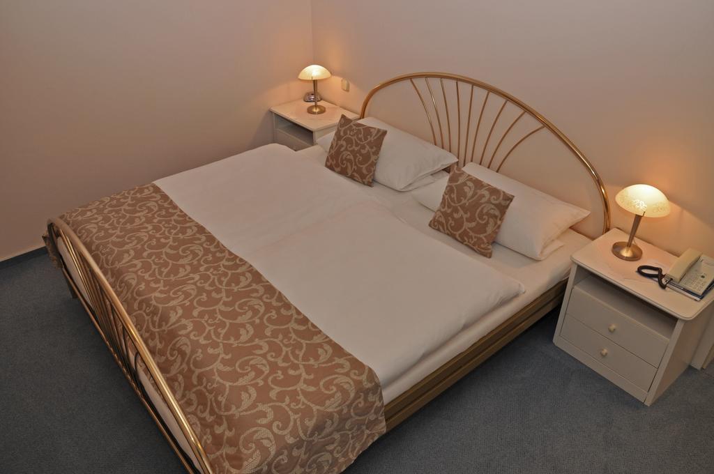 Hotel Garni Kristinenhof Бад-Цвишенан Номер фото